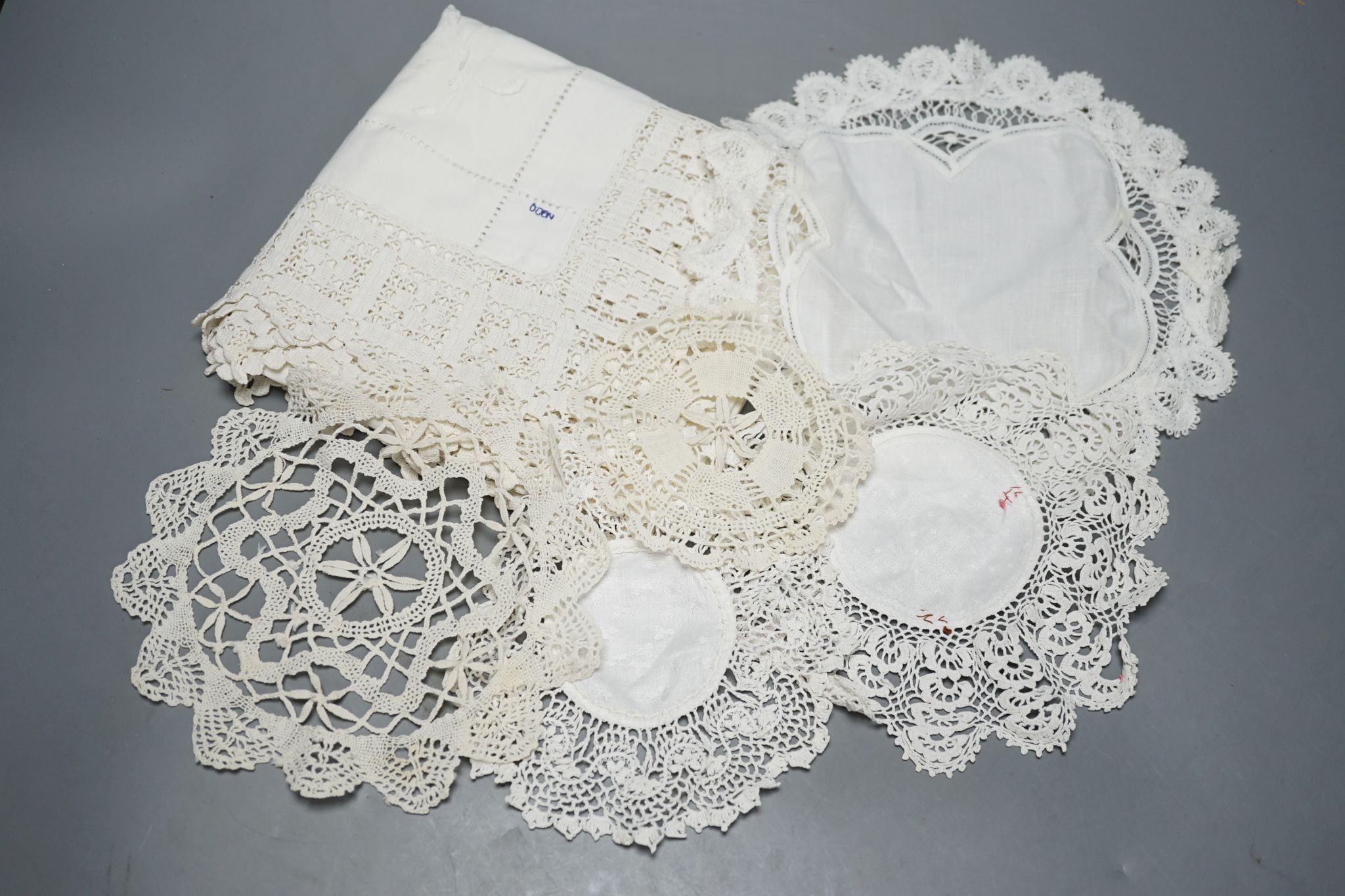 A quantity of mixed crochet, embroidered and cut work table linens.
